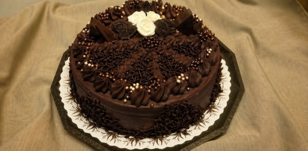 Tumma suklaa-mousse